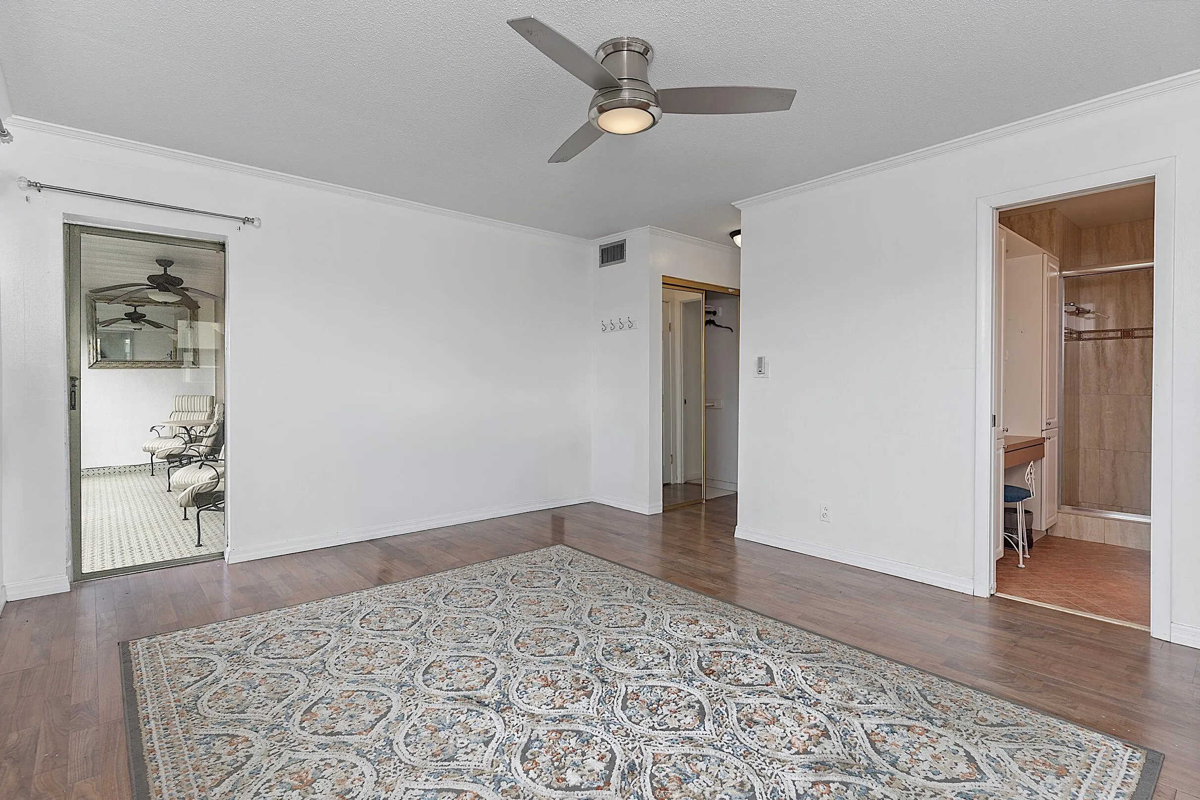 - 300 Northeast 14th Avenue, Hallandale