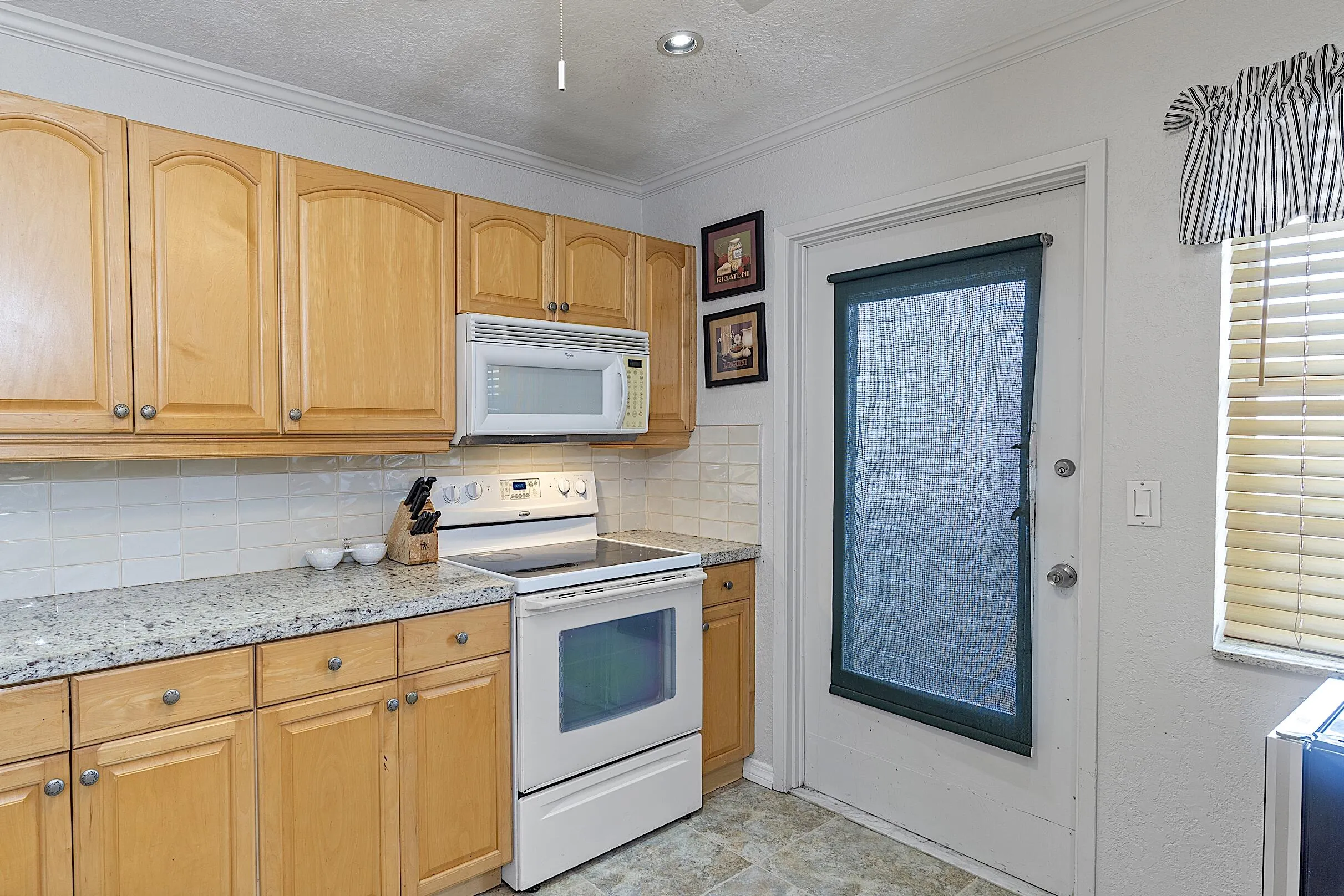 - 300 Northeast 14th Avenue, Hallandale