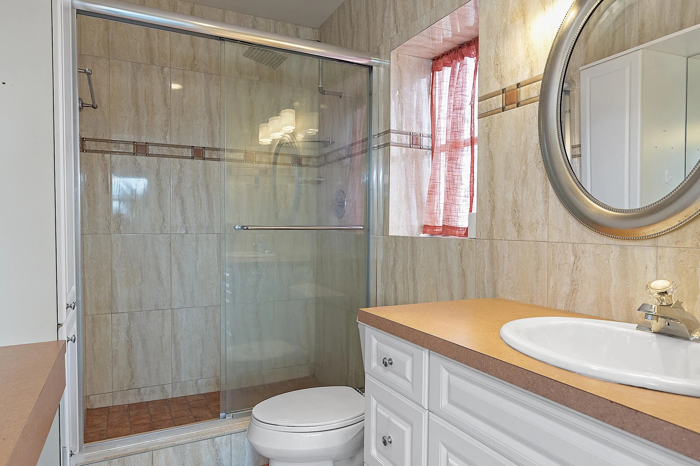 - 300 Northeast 14th Avenue, Hallandale