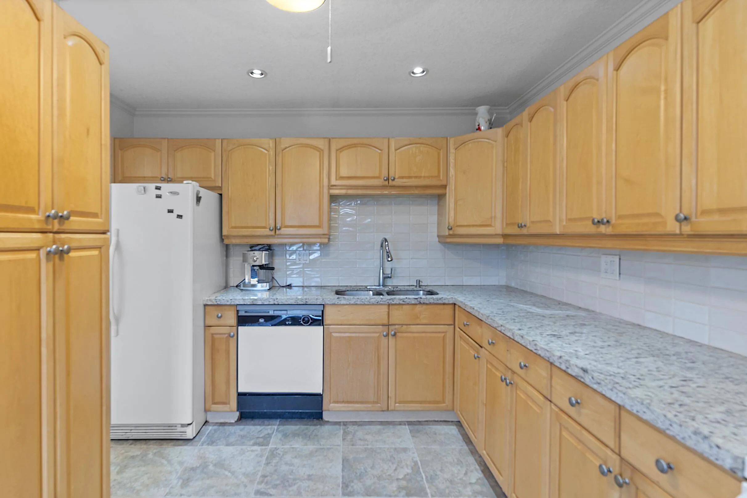 - 300 Northeast 14th Avenue, Hallandale