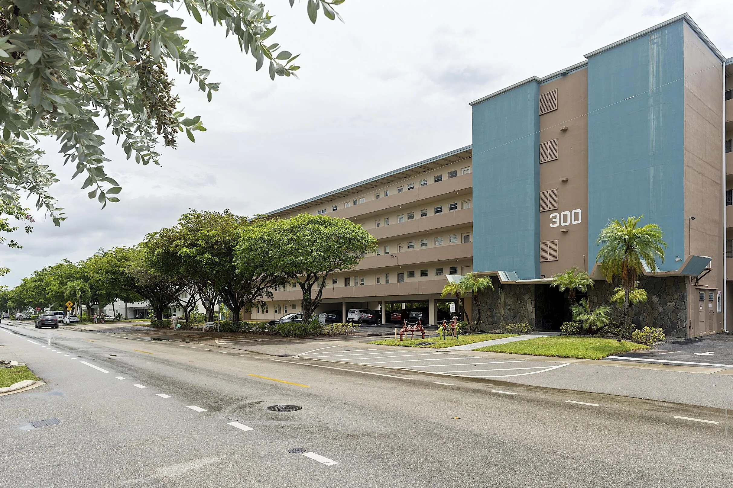 - 300 Northeast 14th Avenue, Hallandale