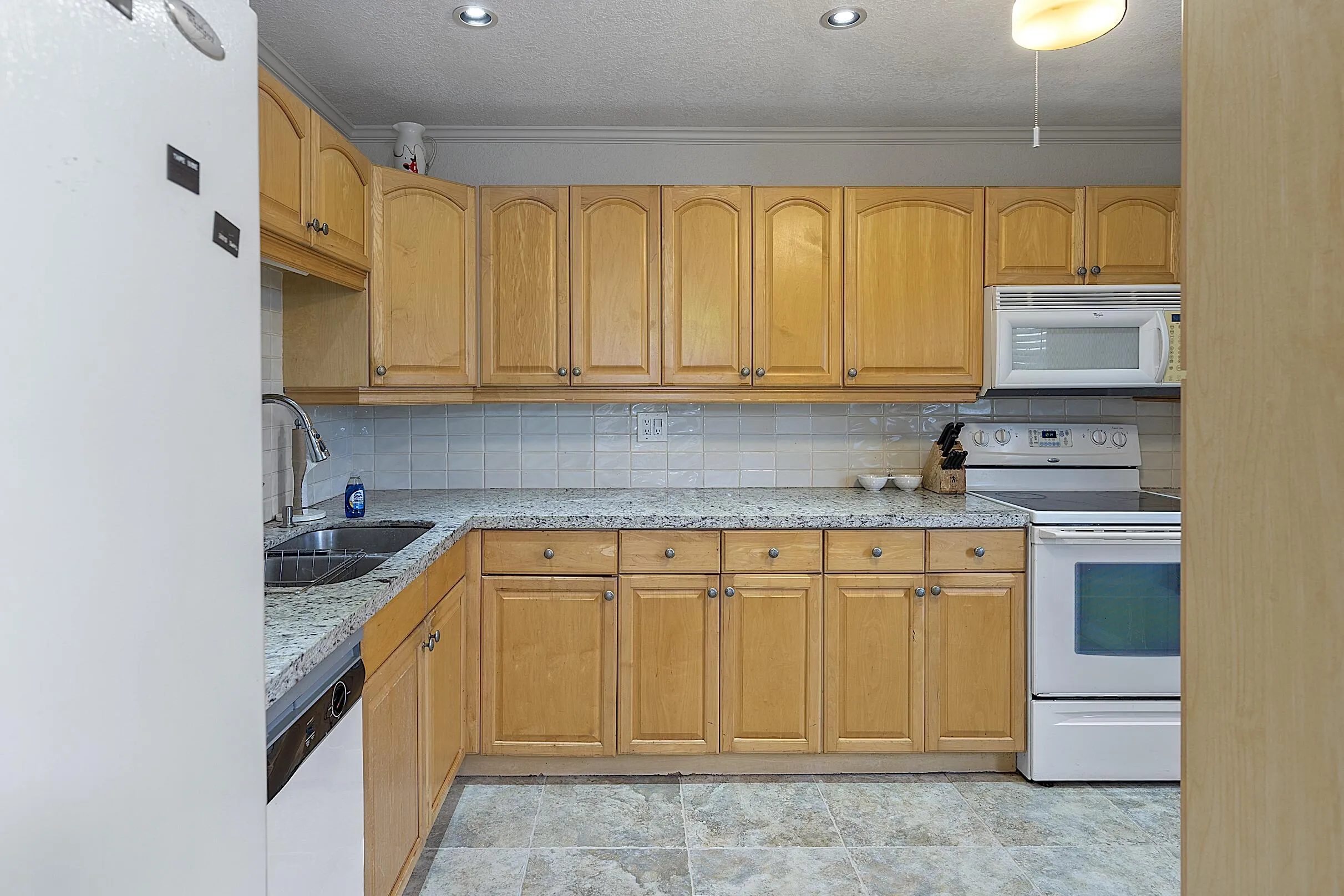 - 300 Northeast 14th Avenue, Hallandale