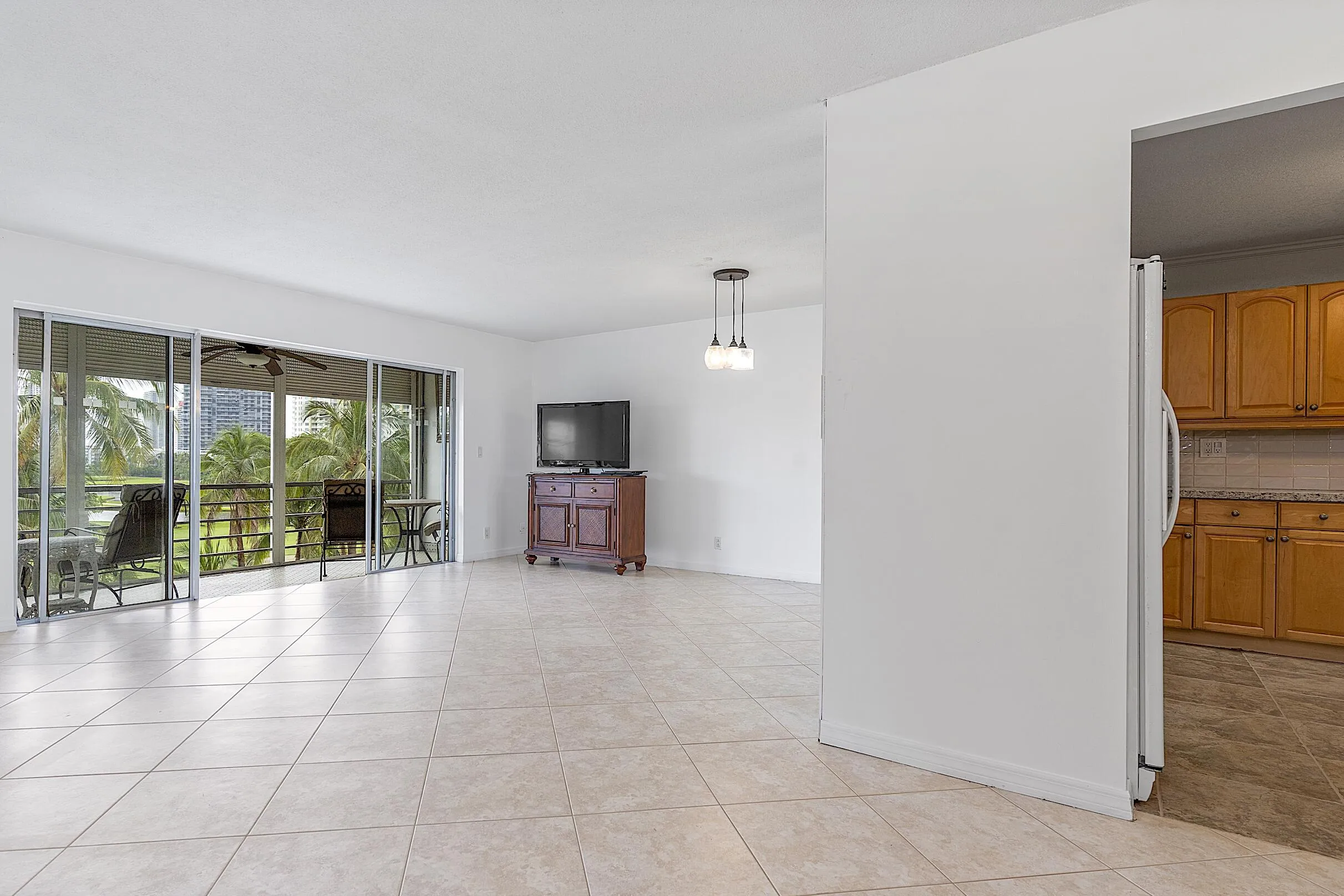 - 300 Northeast 14th Avenue, Hallandale