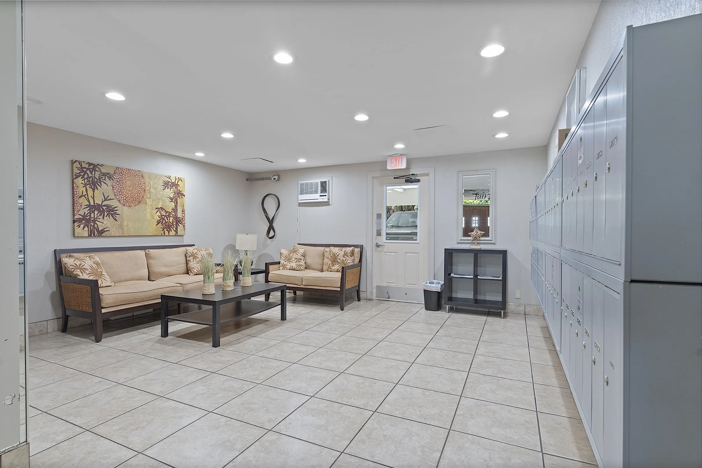 - 300 Northeast 14th Avenue, Hallandale