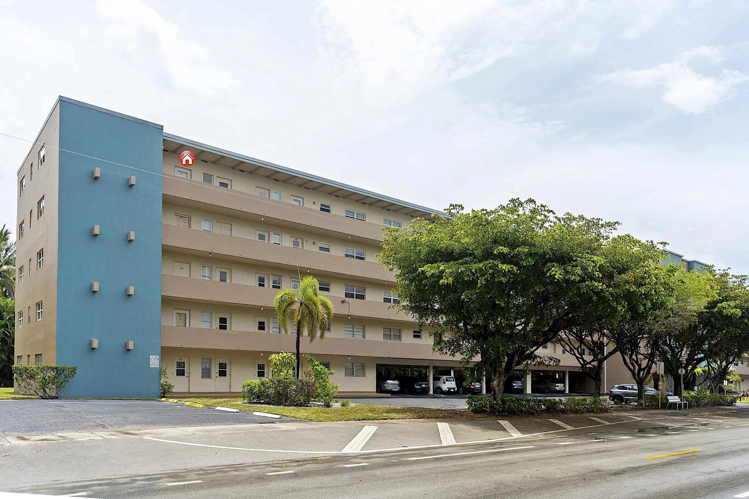 - 300 Northeast 14th Avenue, Hallandale