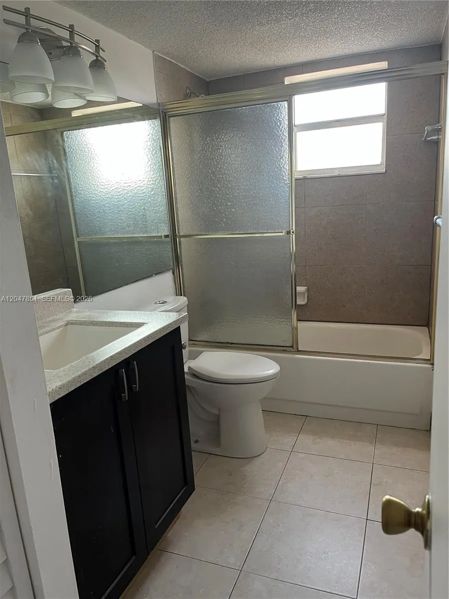 Master dressing area Master dressing area
