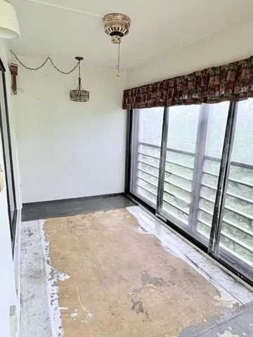 Spacious screened in porch.
