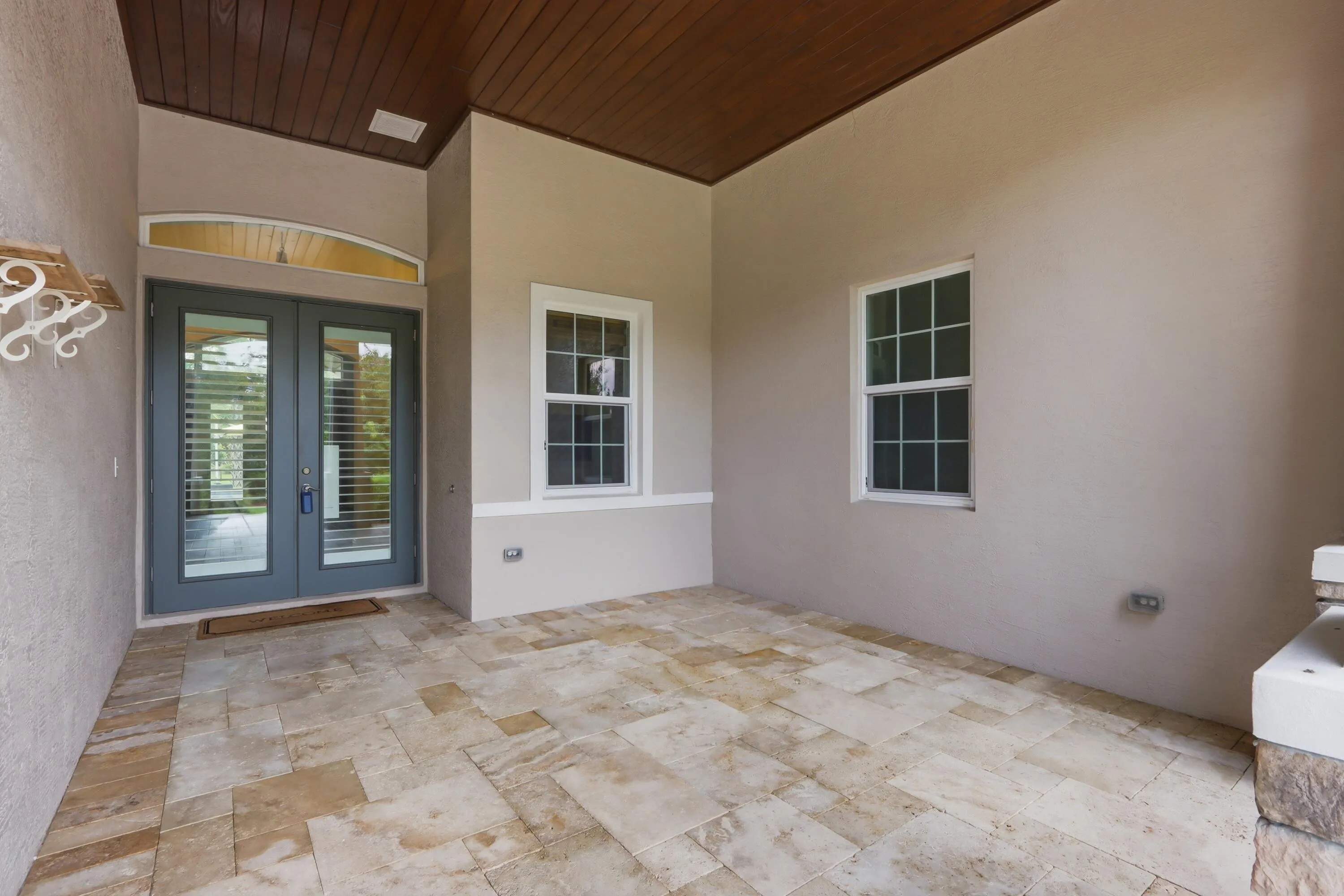 7_7. front entry detail