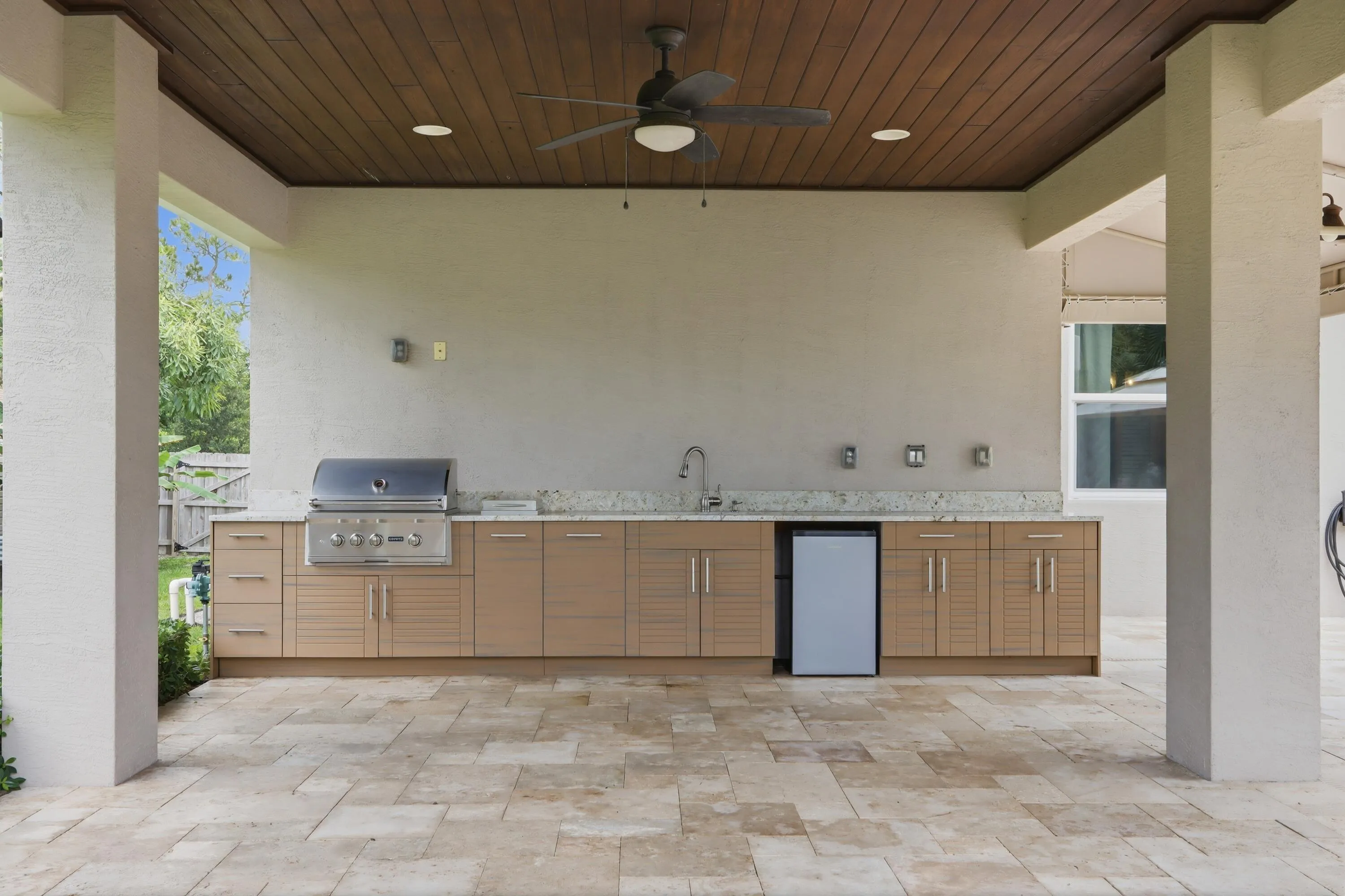 64_60. grill area detail