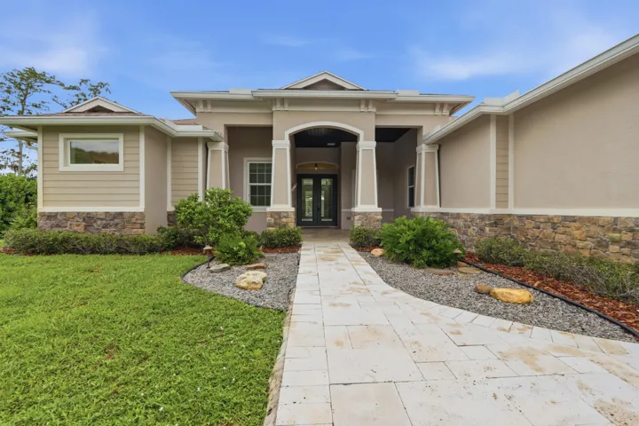 6_6. front entry detail