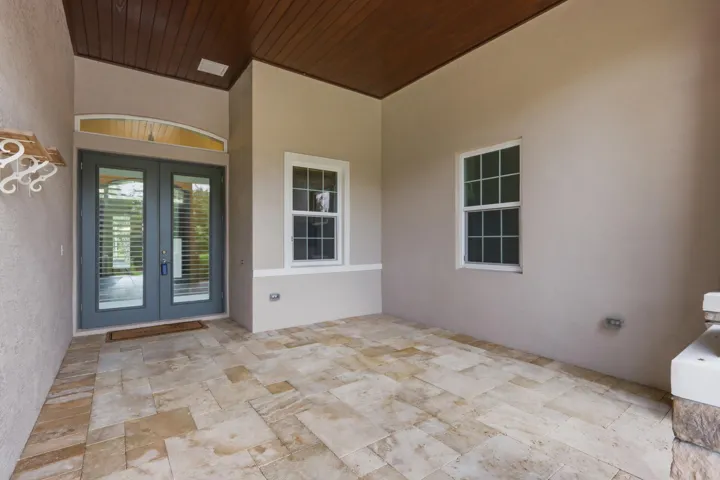 7_7. front entry detail