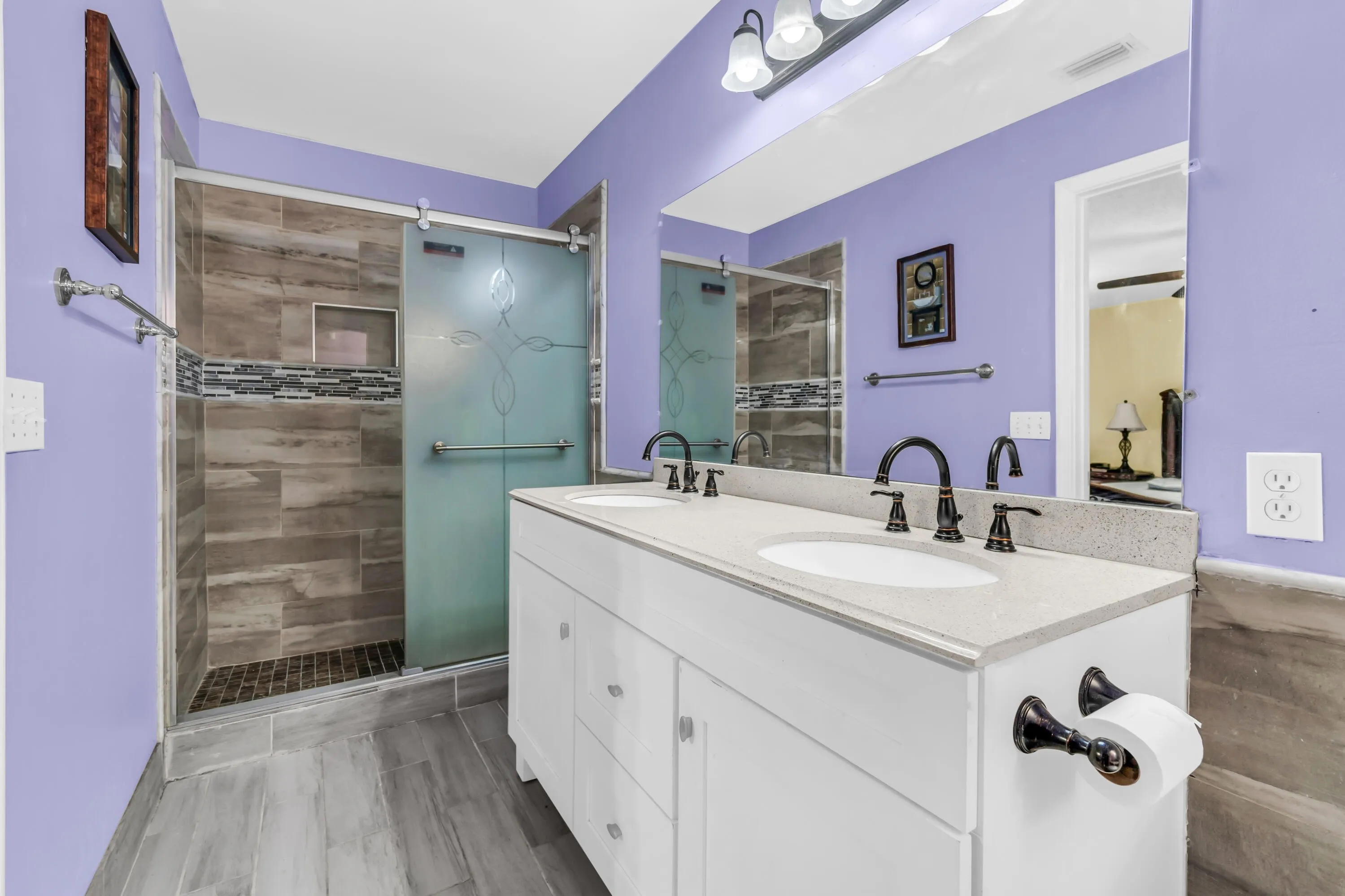MASTER BEDROOM BATHROOM