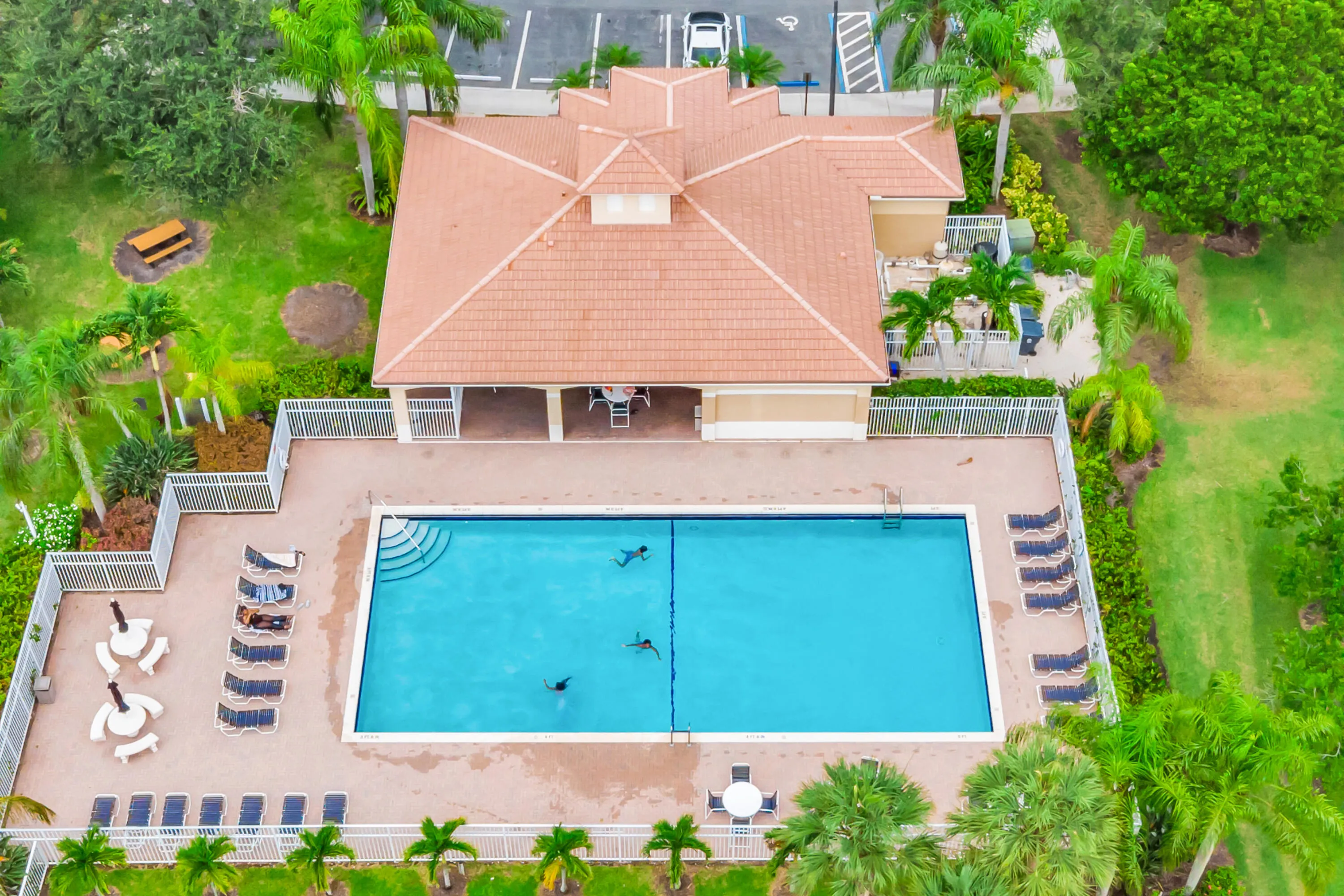 CLUB HOUSE SWIMMING POOL