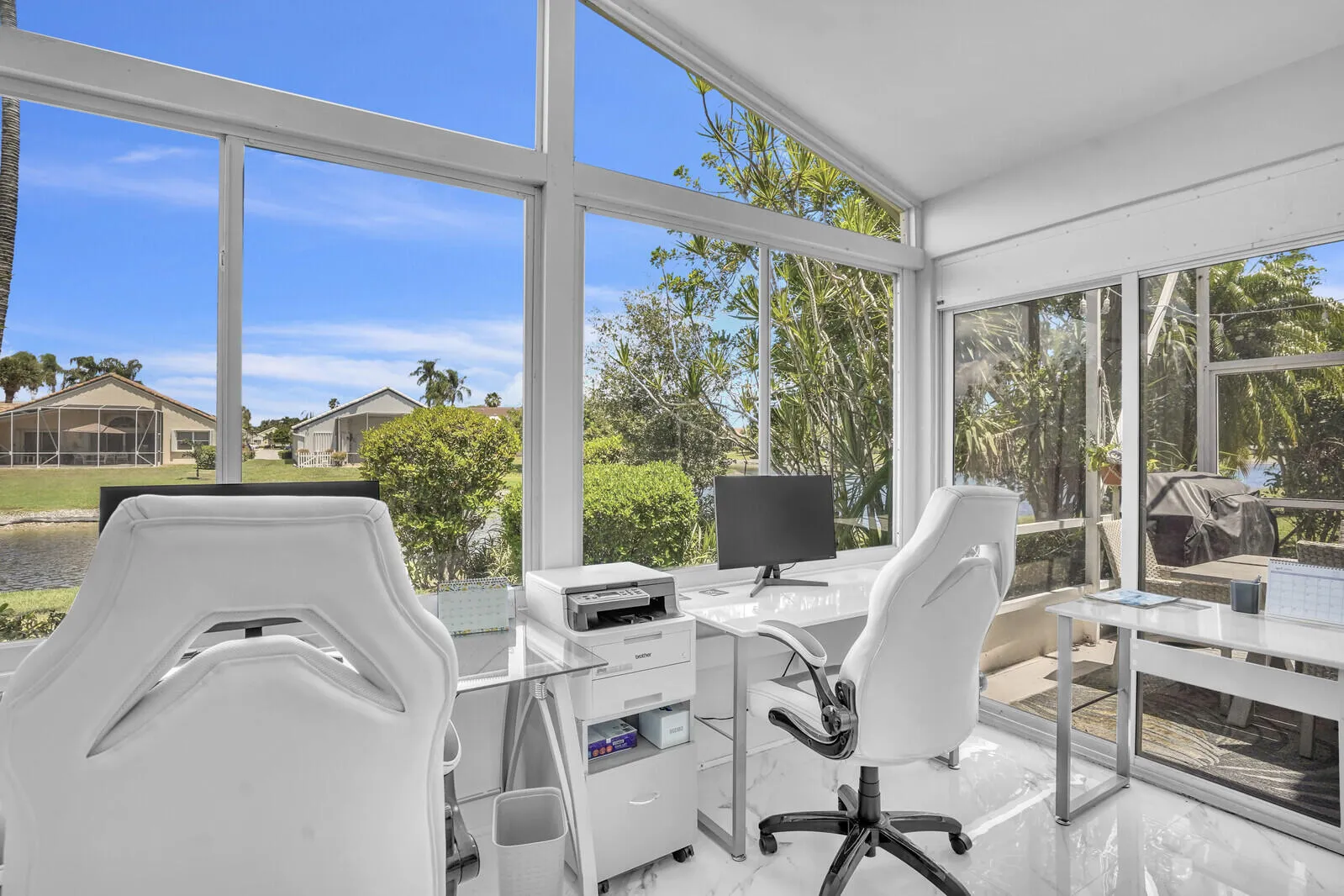 ENCLOSED BONUS ROOM