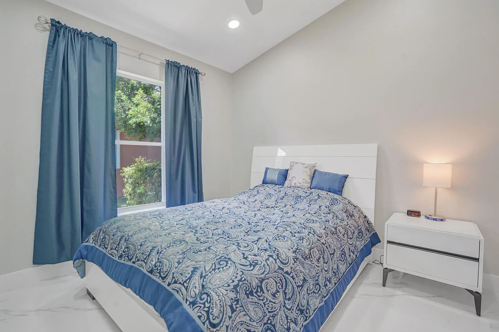 GUEST BEDROOM (2)