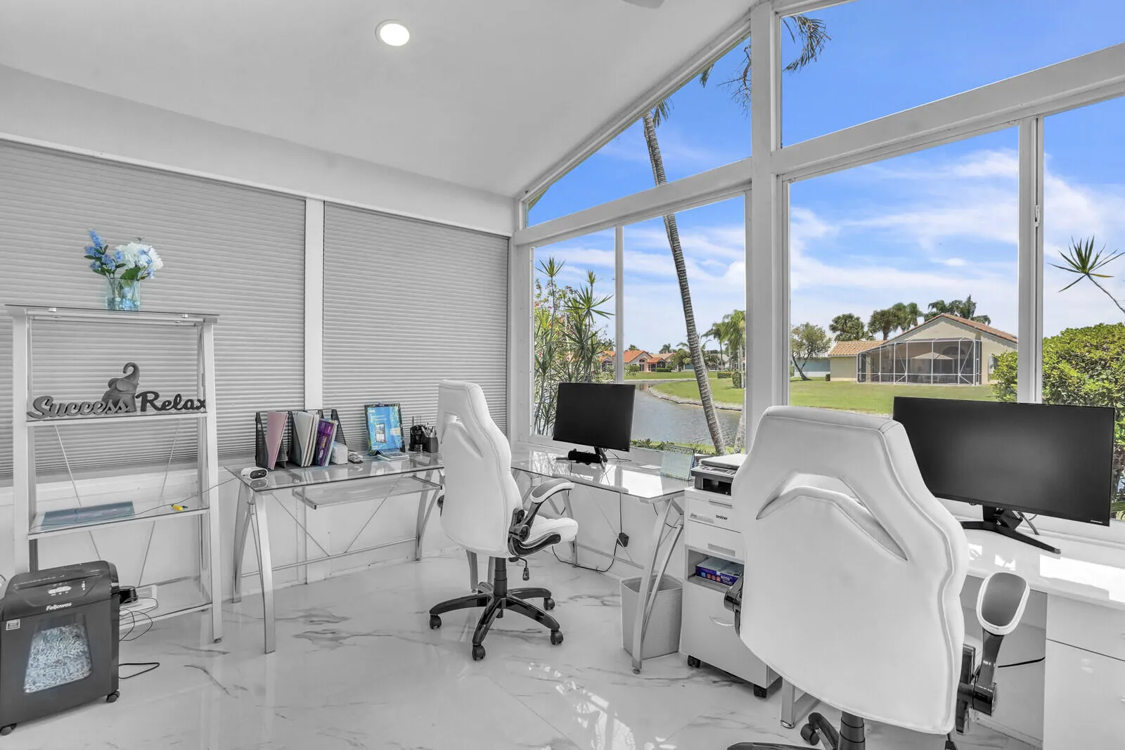 ENCLOSED BONUS ROOM