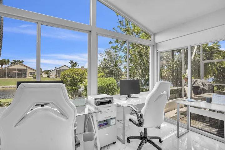 ENCLOSED BONUS ROOM
