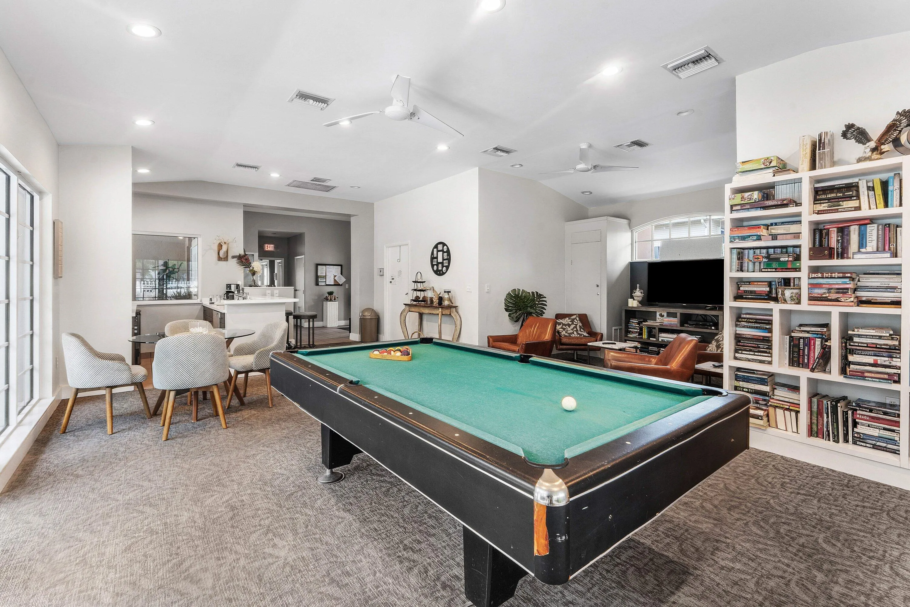 023-612ExecutiveCenterDrive-3107-WestPal