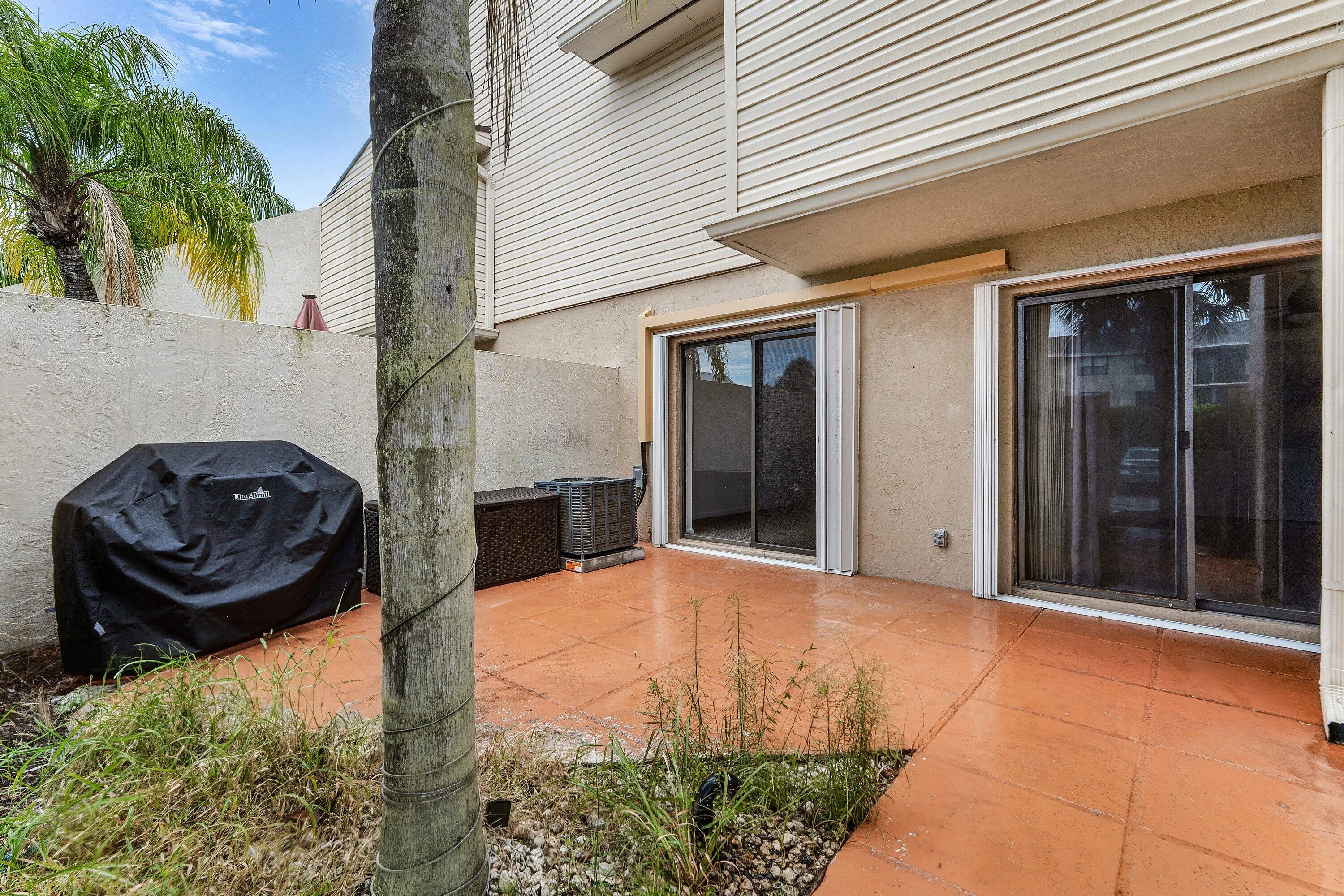 004-612ExecutiveCenterDrive-3107-WestPal