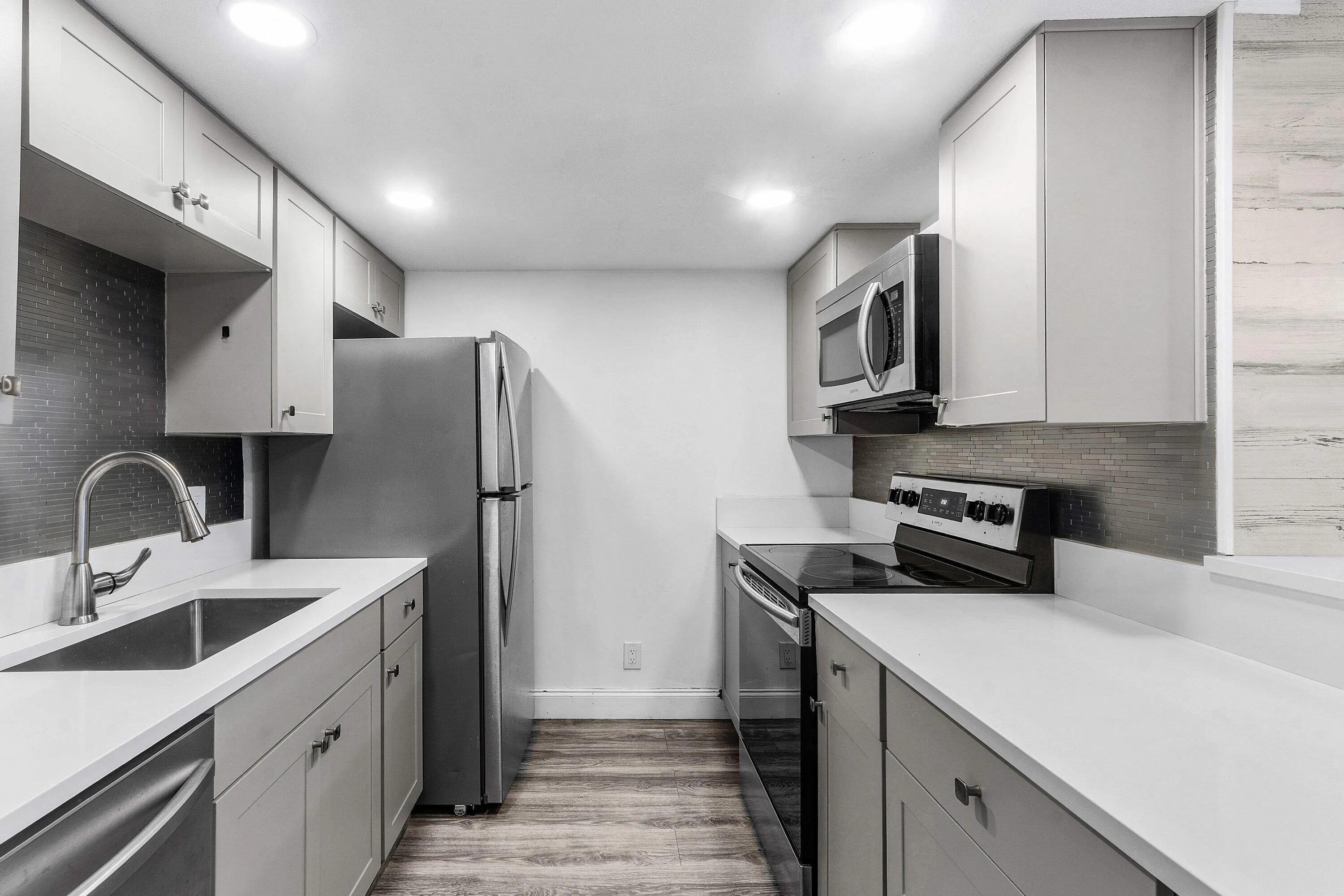 011-612ExecutiveCenterDrive-3107-WestPal