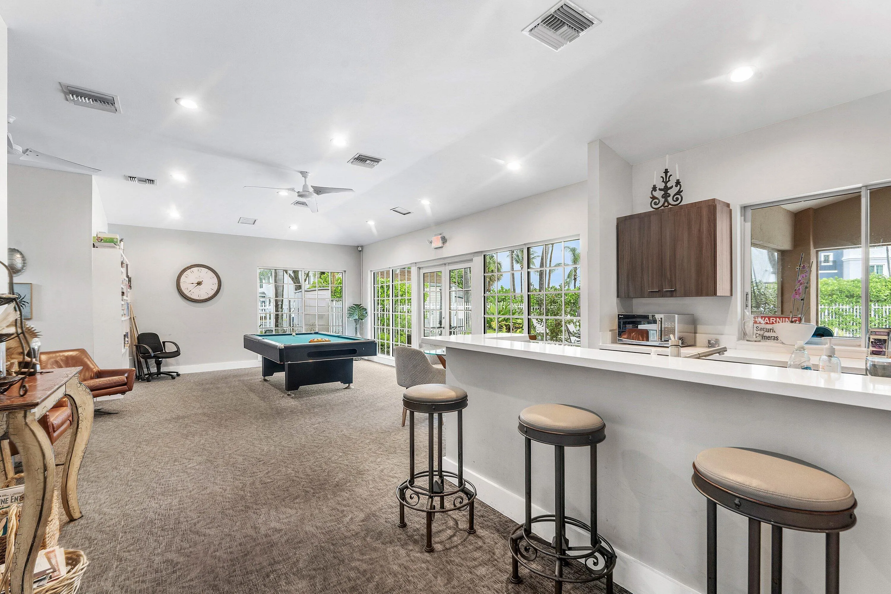 021-612ExecutiveCenterDrive-3107-WestPal
