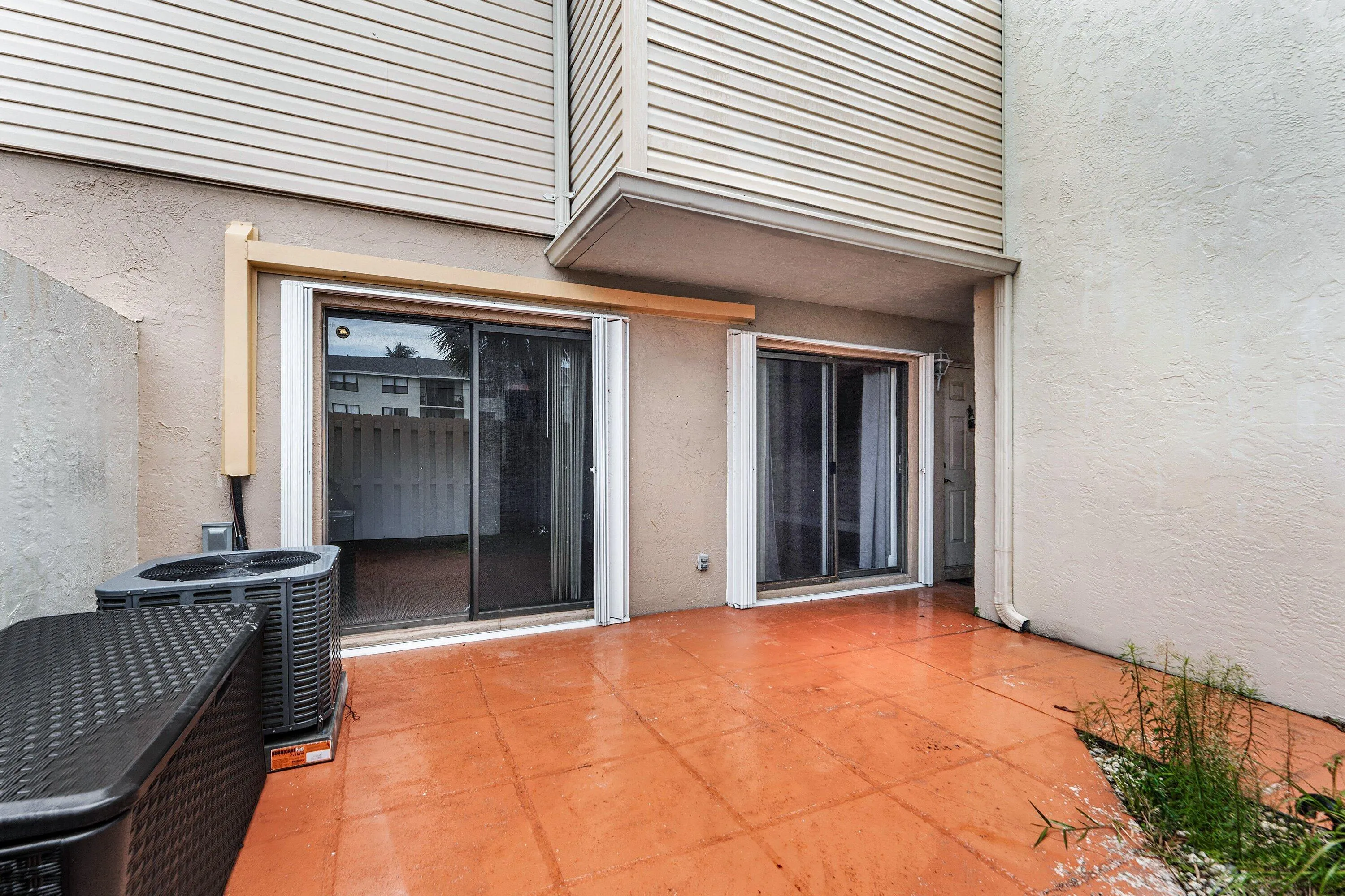 005-612ExecutiveCenterDrive-3107-WestPal