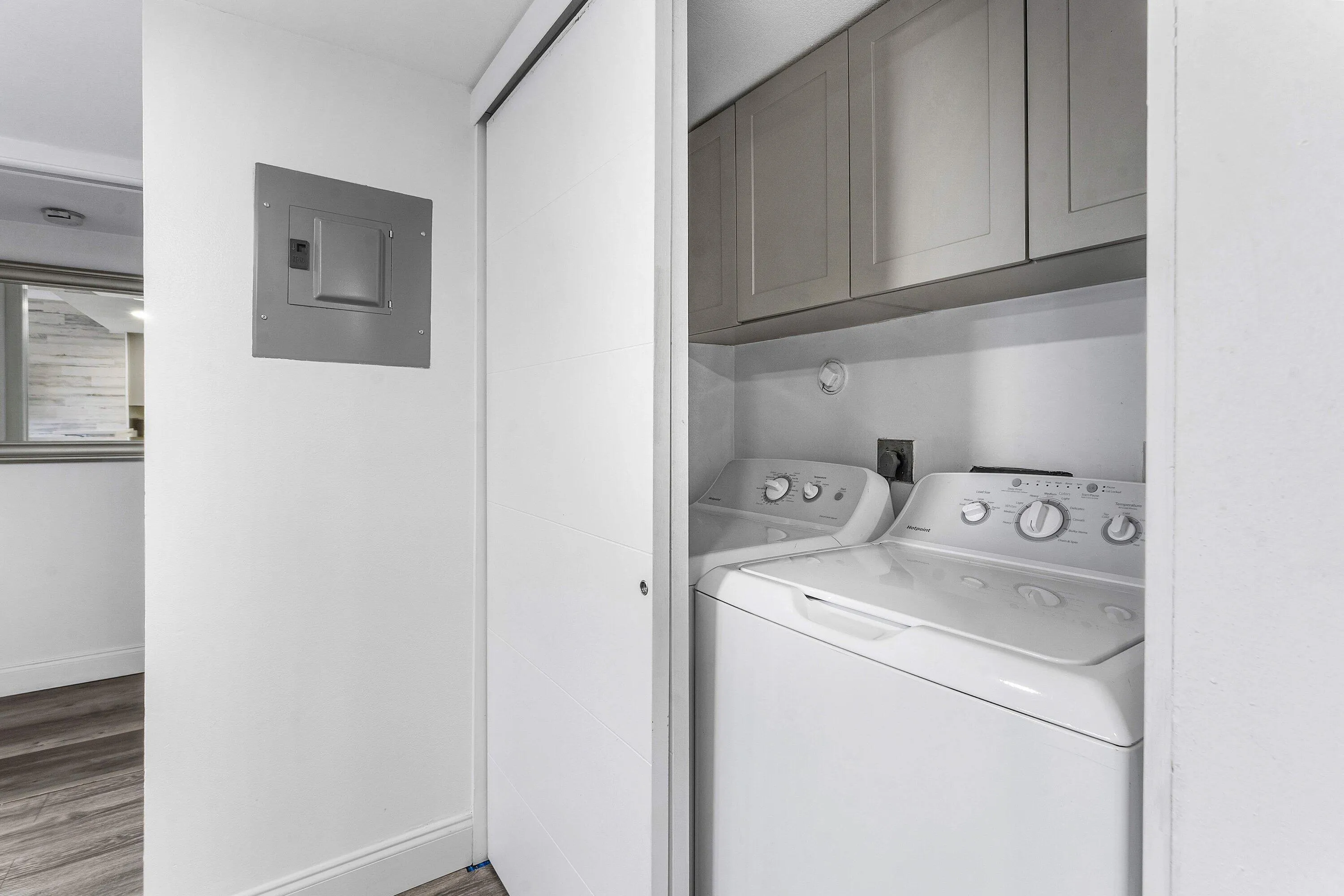 020-612ExecutiveCenterDrive-3107-WestPal