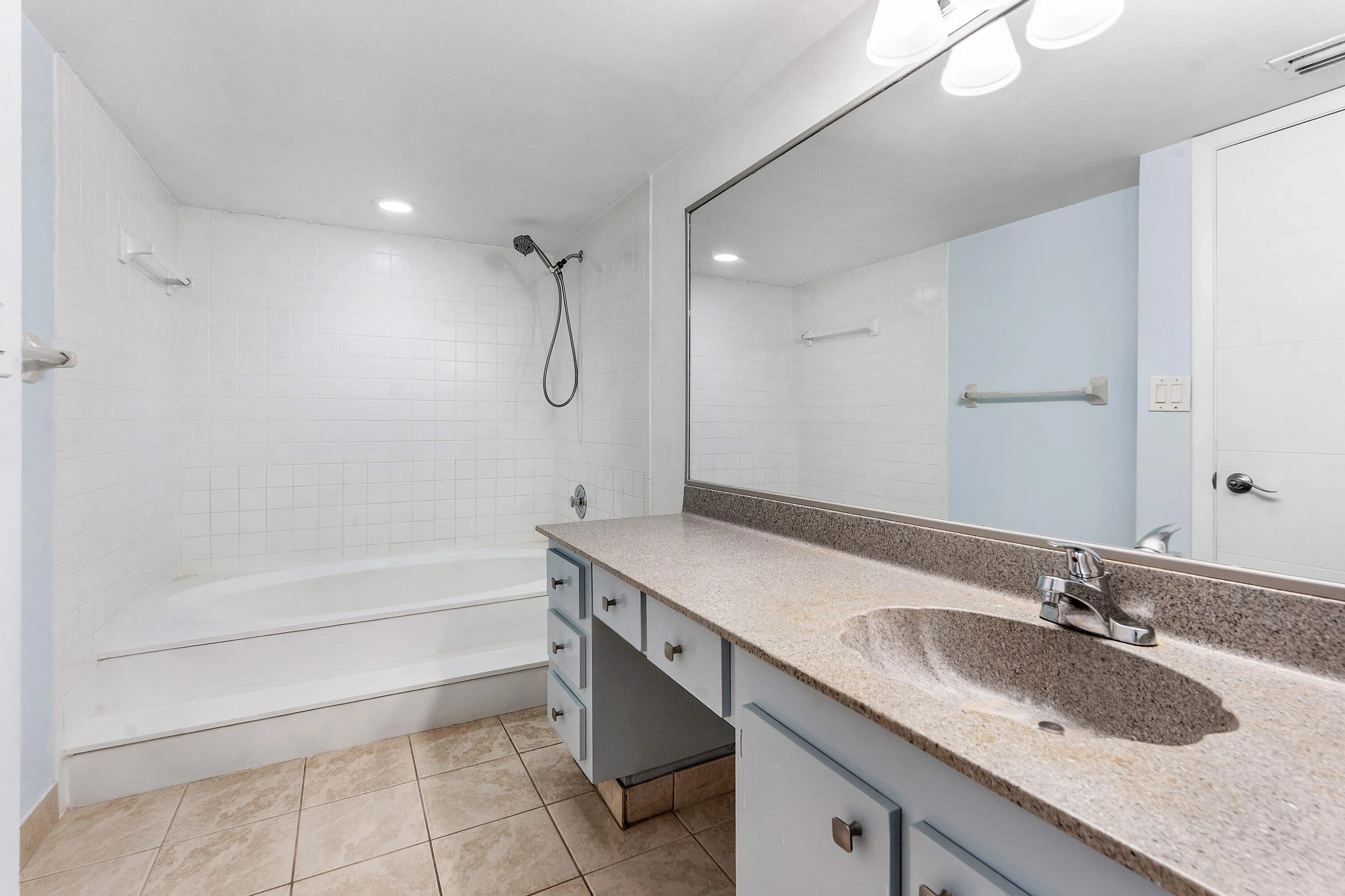 017-612ExecutiveCenterDrive-3107-WestPal