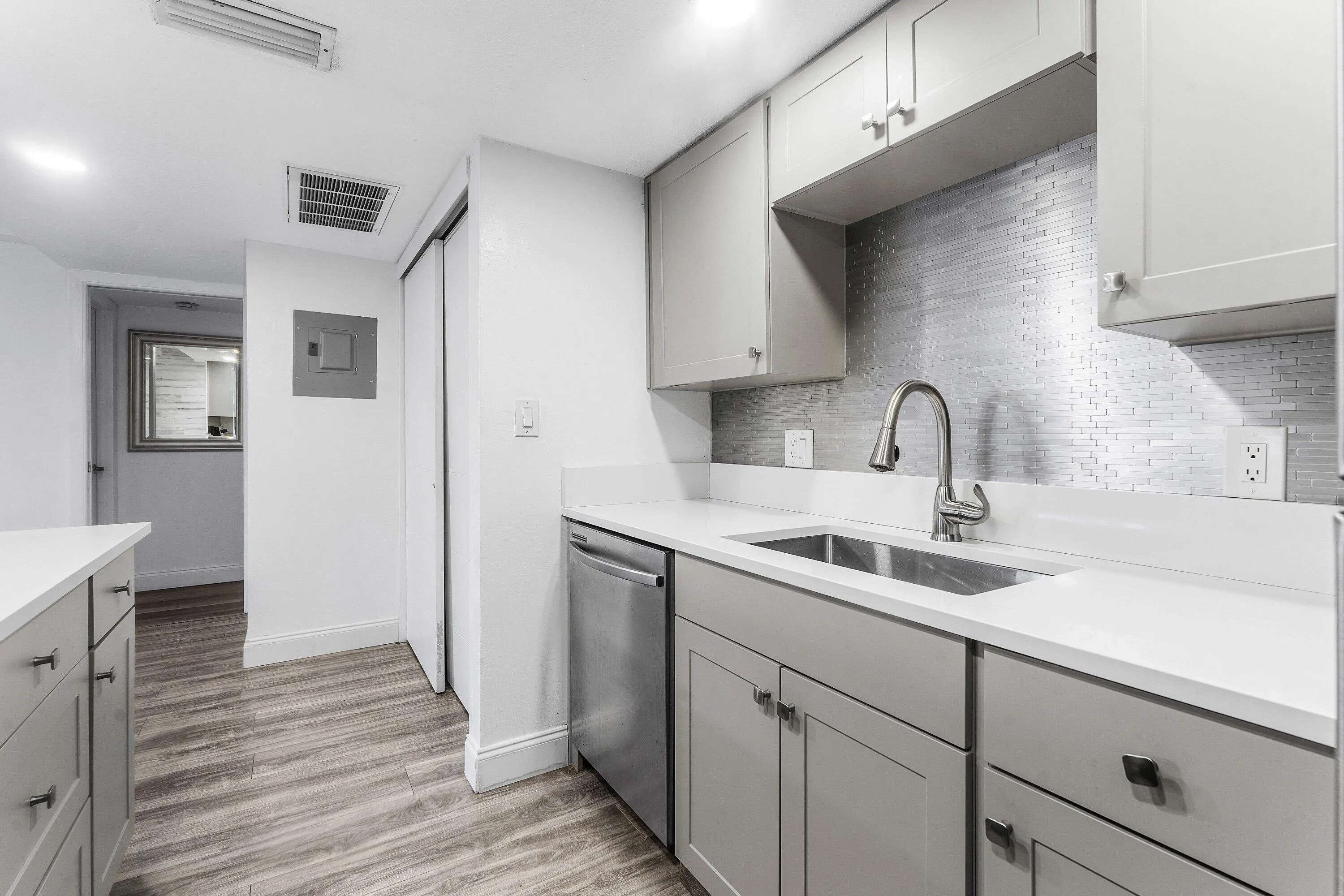 012-612ExecutiveCenterDrive-3107-WestPal