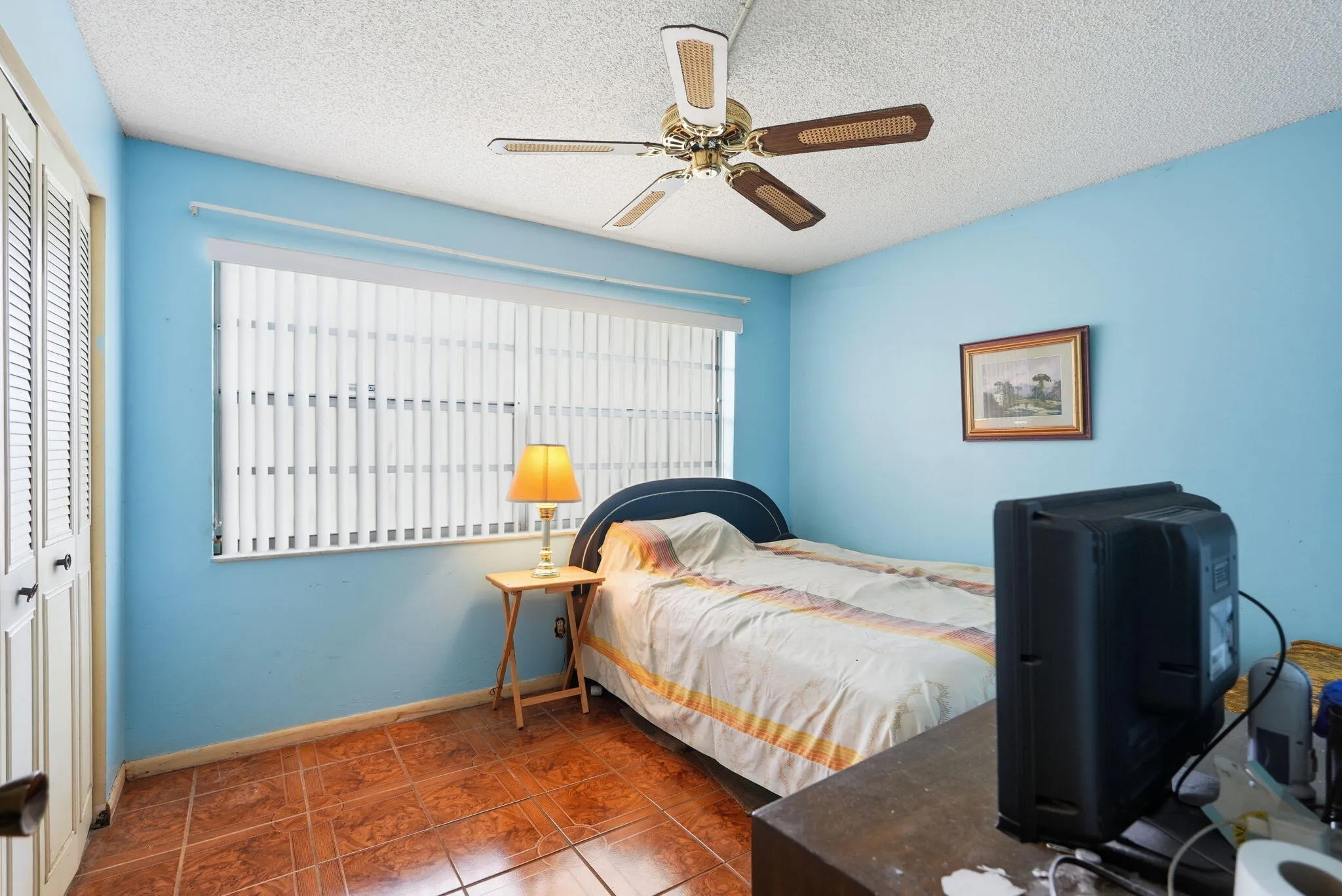 9 F BED