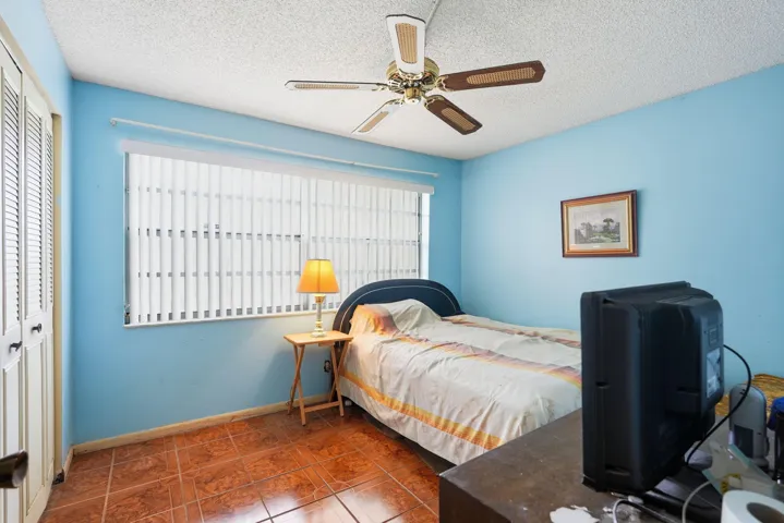 9 F BED