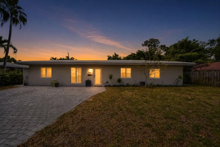 Virtually staged twilight photo showcasing this home's exceptional curb appeal and welcoming evening ambiance.