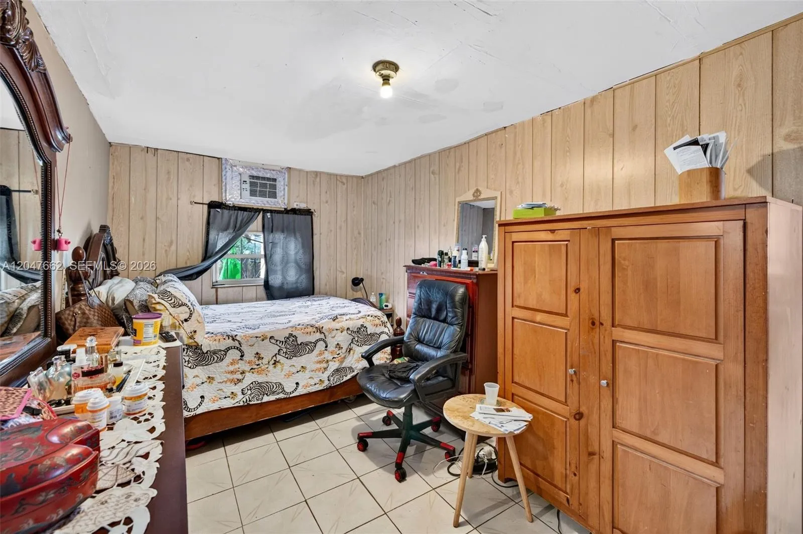 Nice proximity to beach condos and downtown Hollywood. Green tree lined neighborhood Nice proximity to beach condos and downtown Hollywood. Green tree lined neighborhood