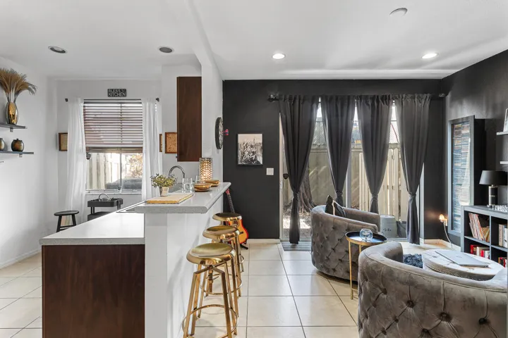 010-2851ProspectRoad-Unit506-FortLauderd