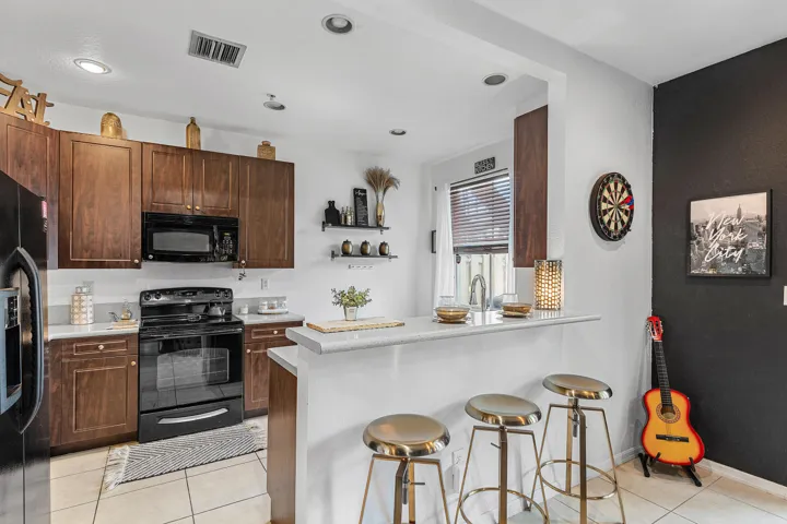 011-2851ProspectRoad-Unit506-FortLauderd