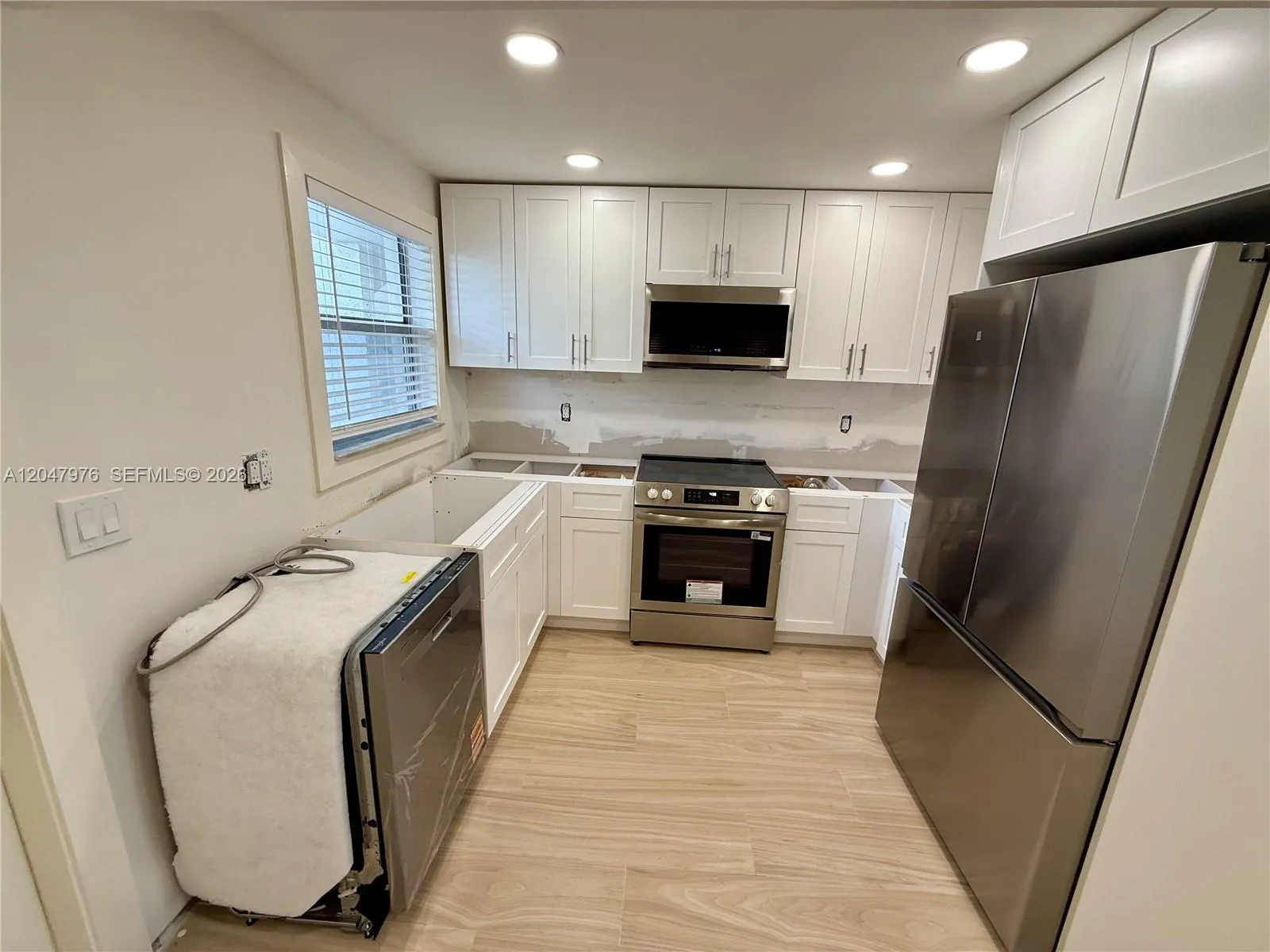* NEW NEW NEW* Everything brand new, never been used* Brand new stainless steel appliances with a farmhouse stainless steel sink and quartzite countertops