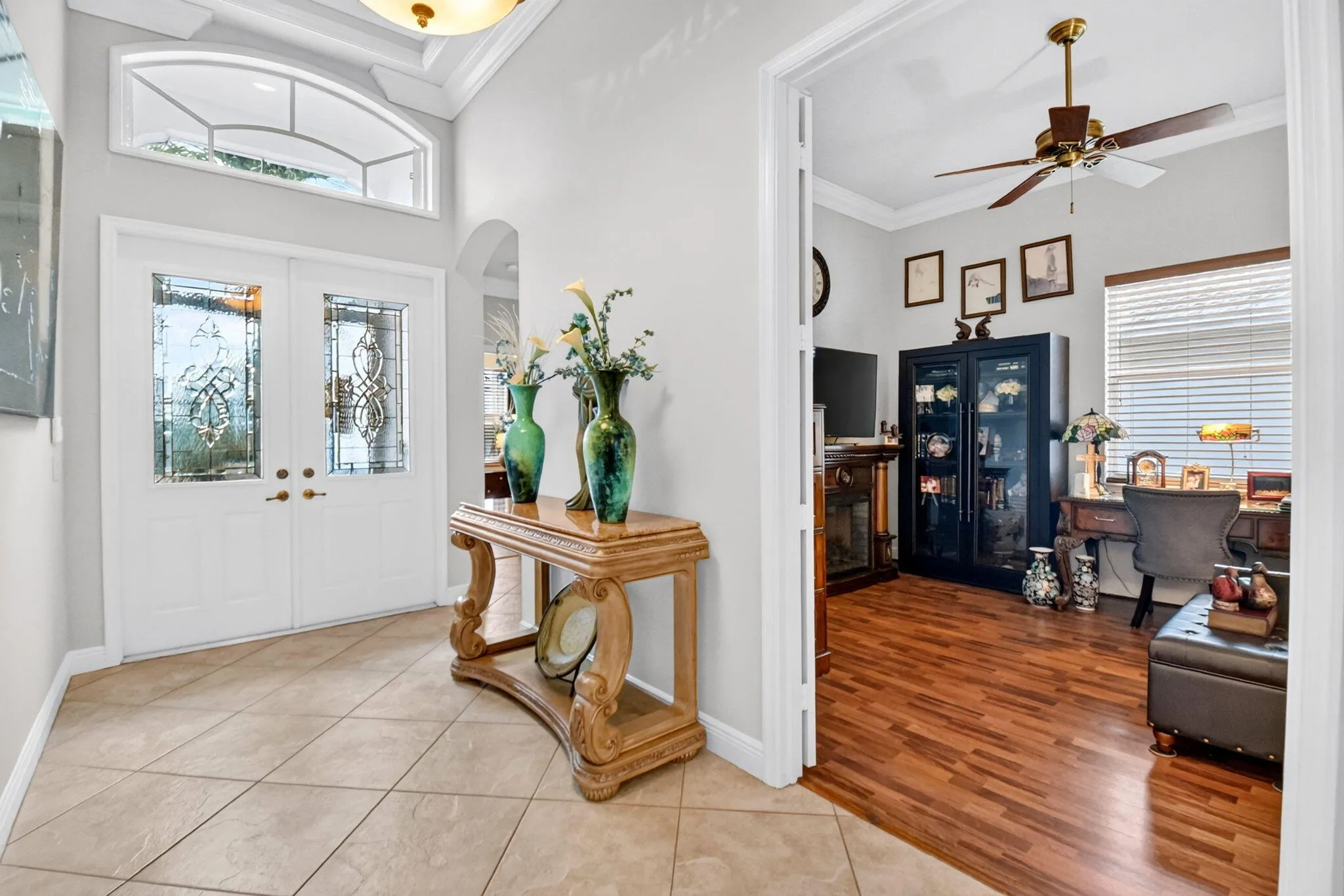 Entry/Den