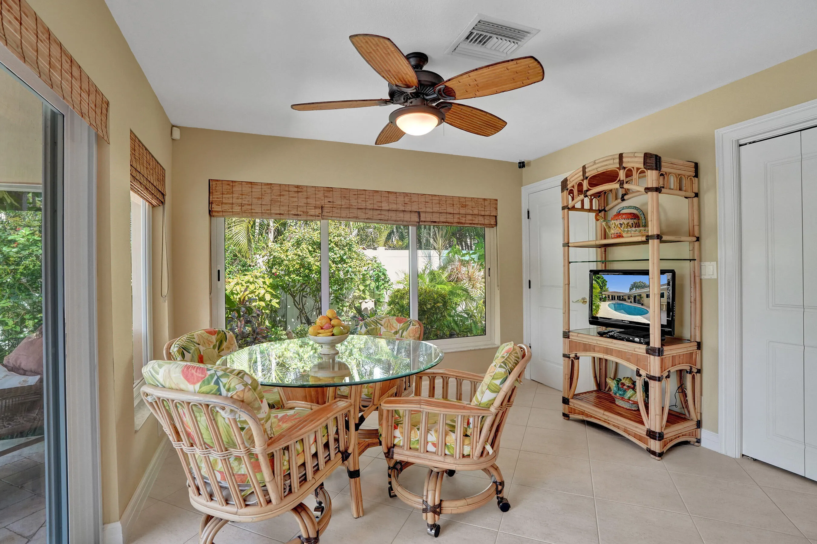 Breakfast nook