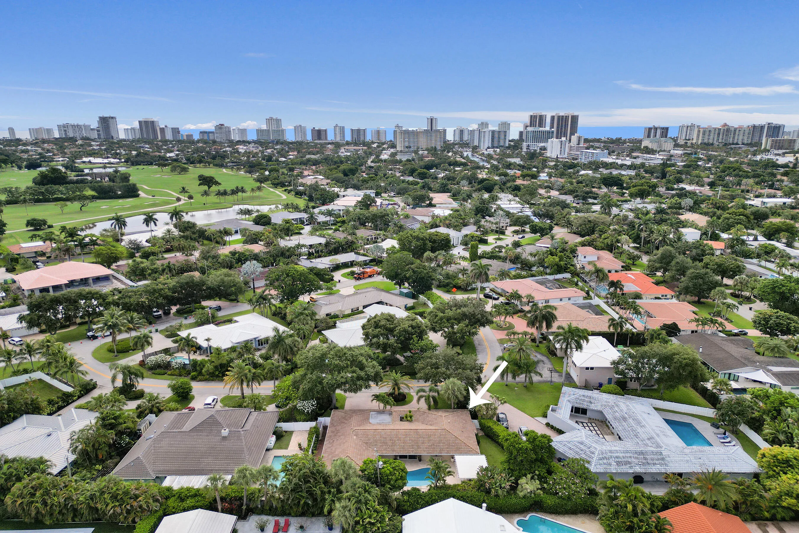 Located near the beaches, parks, restaurants and Coral Ridge Country Club