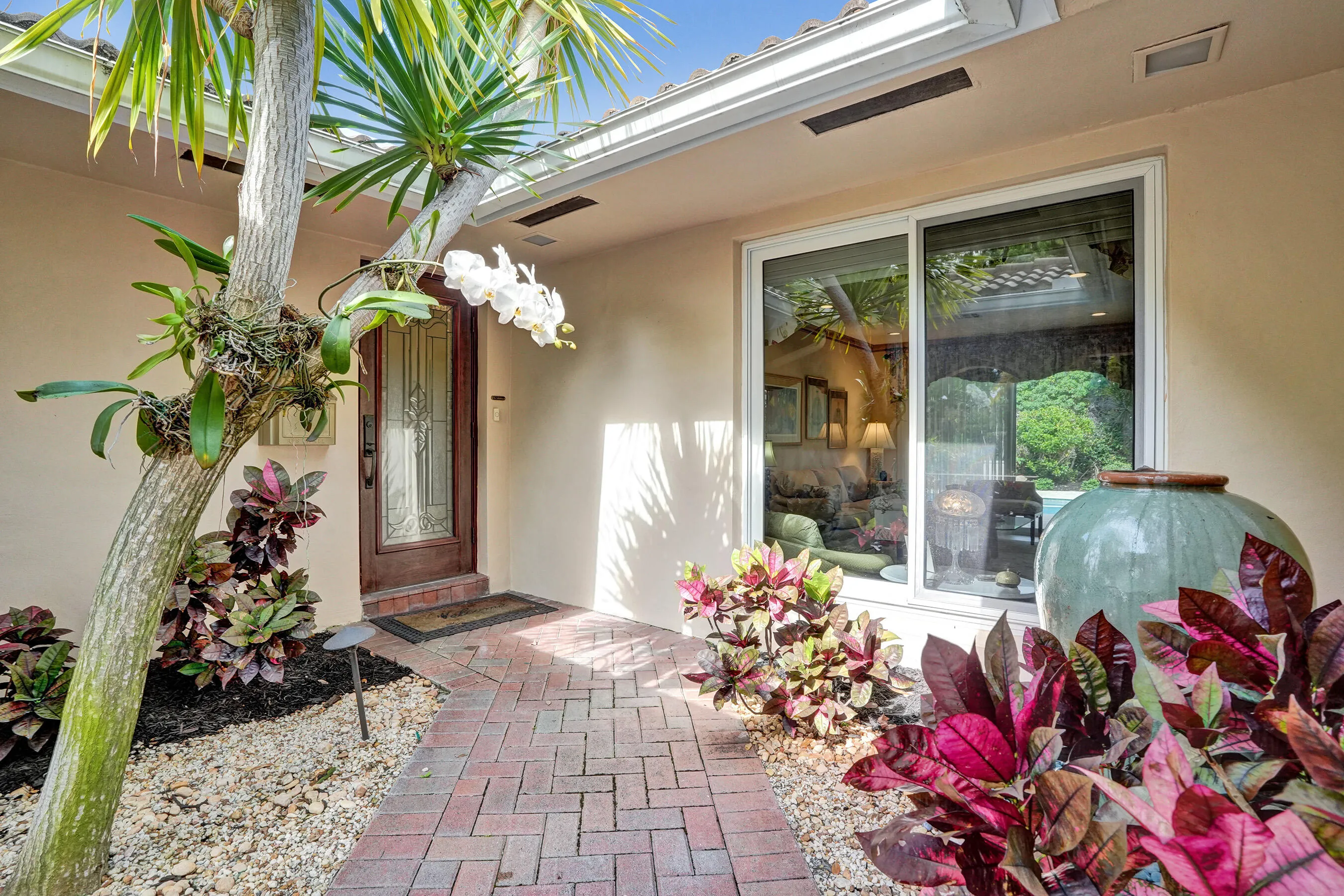 Front courtyard/entrance