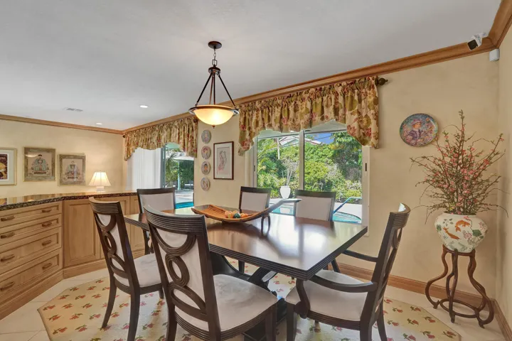Dining room.