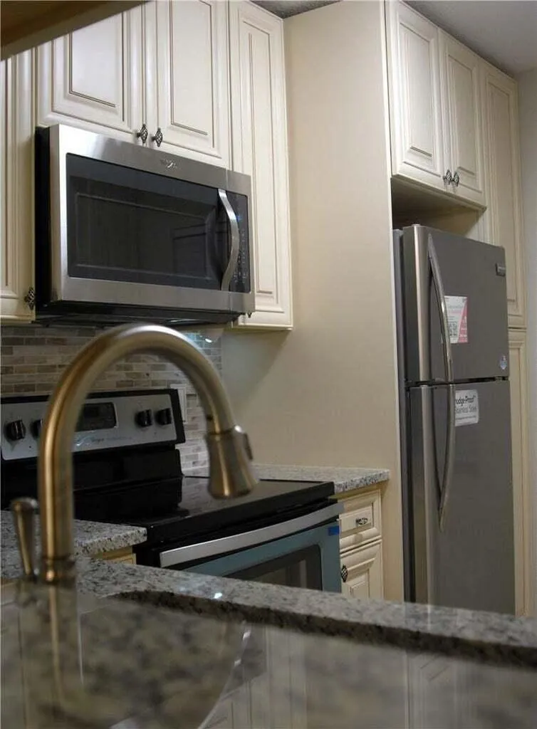 3071 sink, stove, microwave