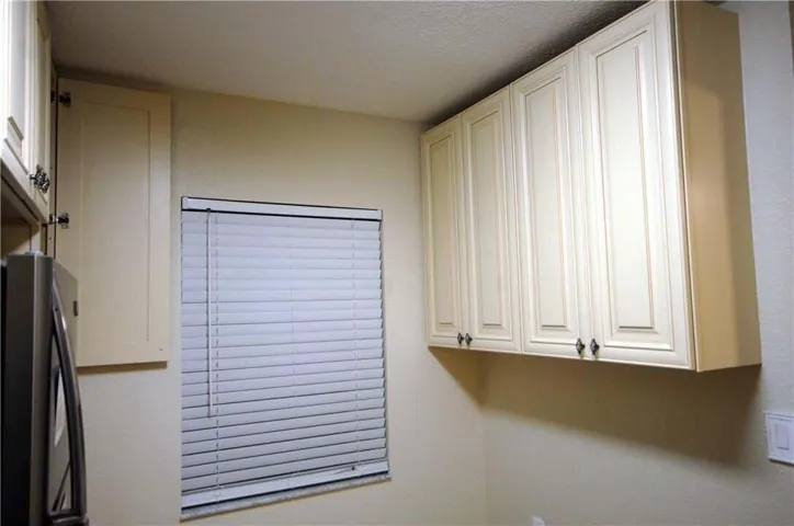 3071 kitchen window, cabinets