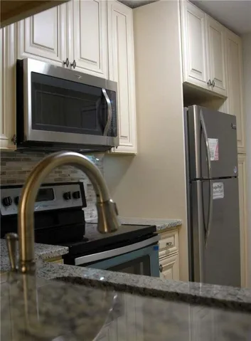 3071 sink, stove, microwave