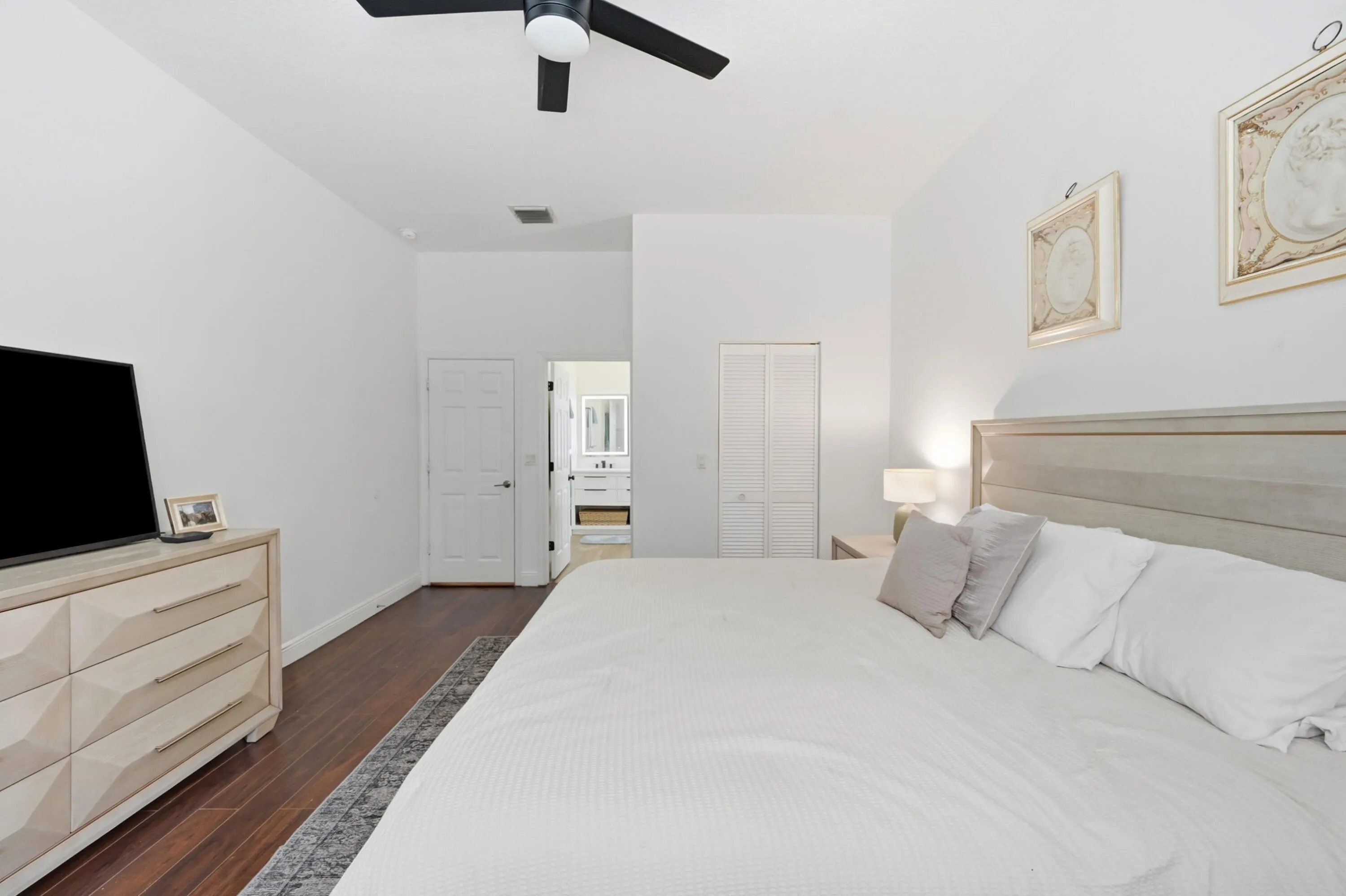 22_bedroom