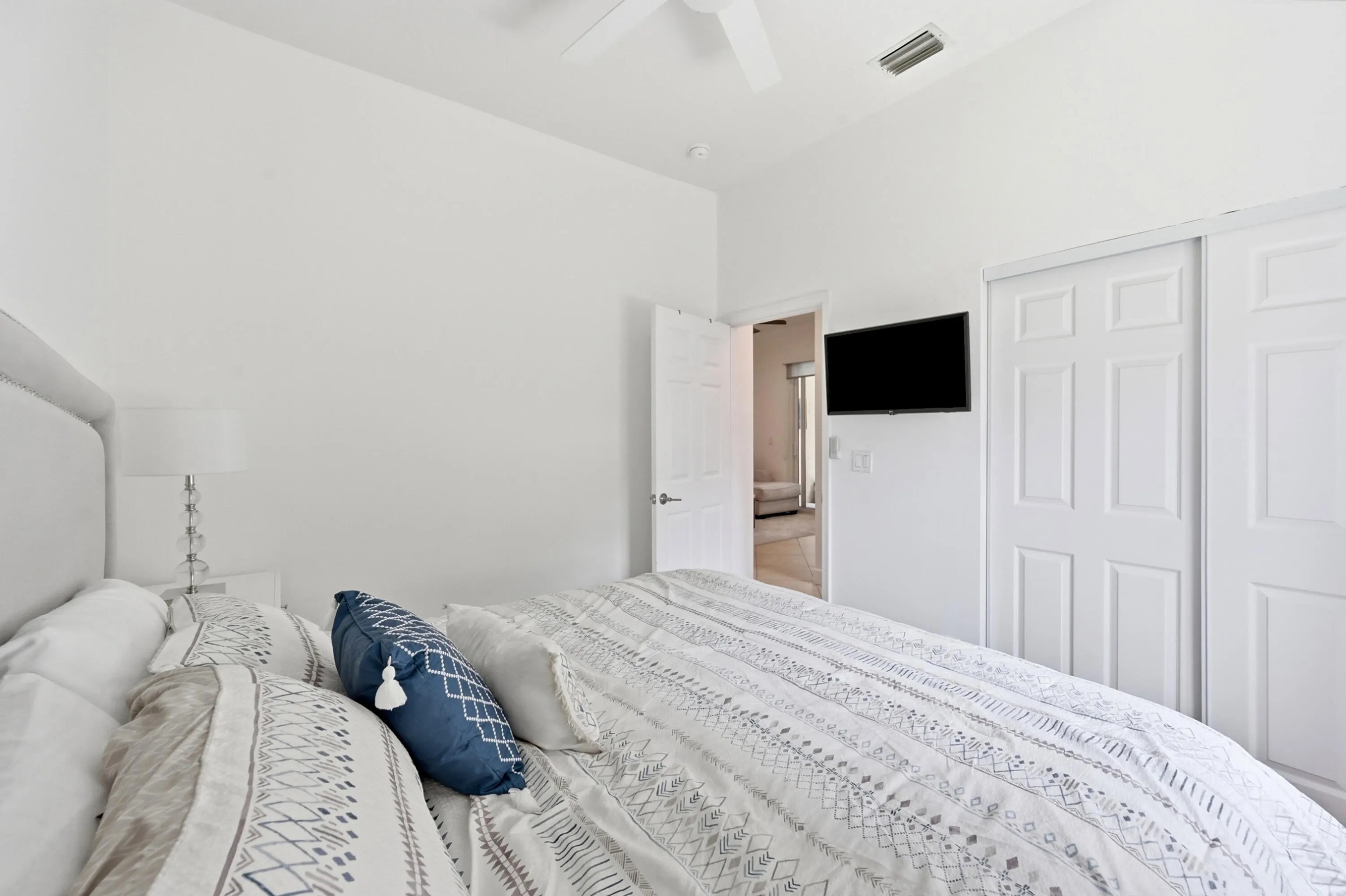 27_bedroom