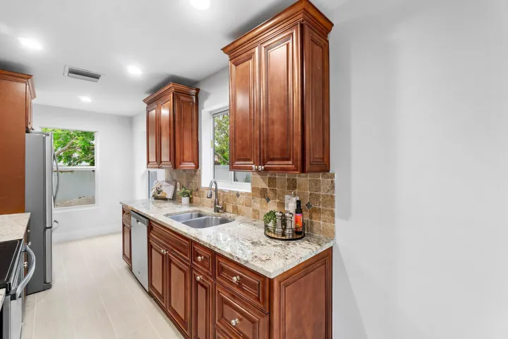 011-5119OakHillRoad-DelrayBeach-FL-33484