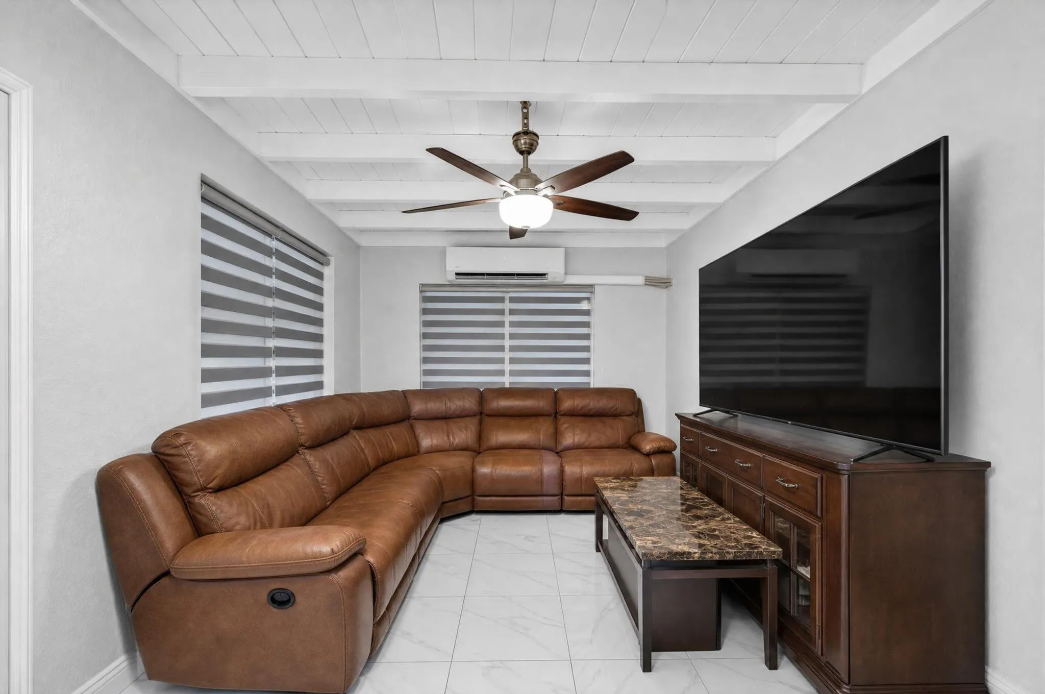 Den - Flexible Living Area 2