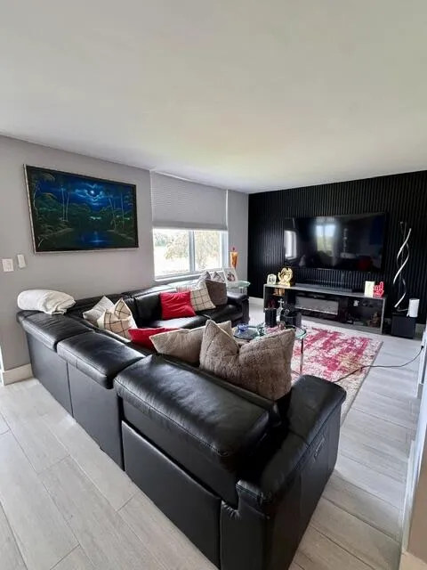 Flex Space/Den