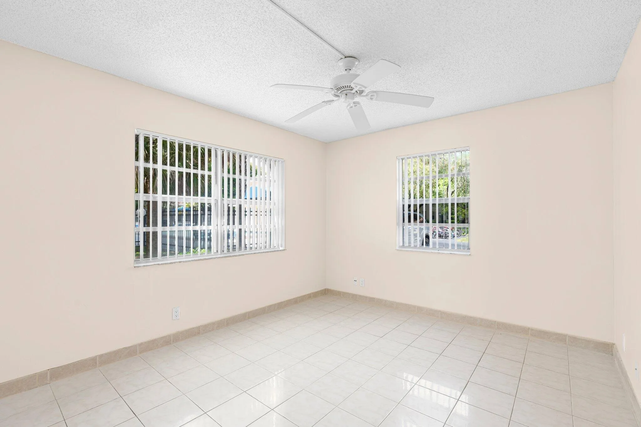 13-web-or-mls-3230 Nw 102nd Ter Coral Sp